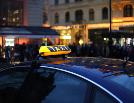 taxi v noci
